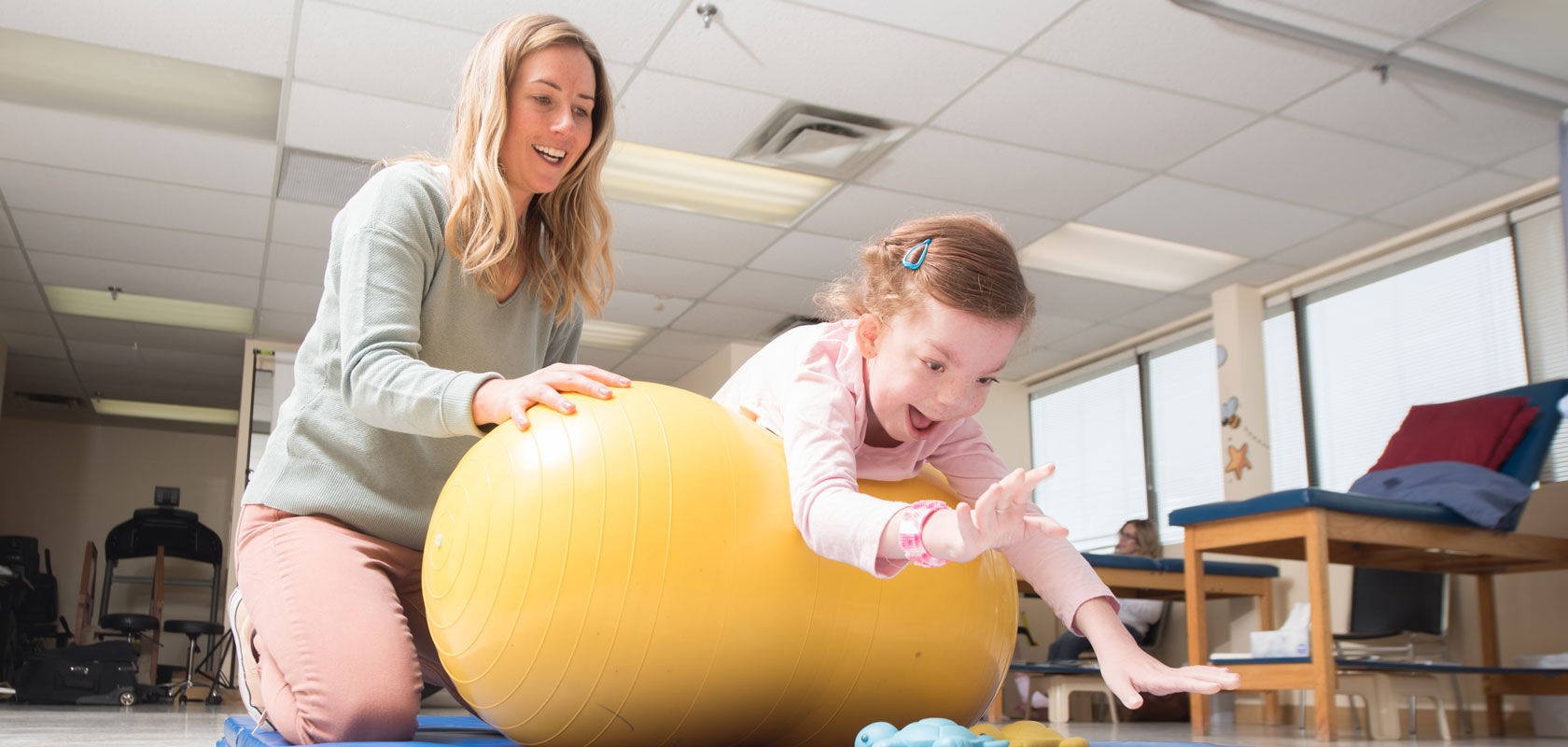 كيف يساعد العلاج الطبيعي في علاج الجنف لدى الأطفال؟ - افضل مركز علاج طبيعي للاطفال
