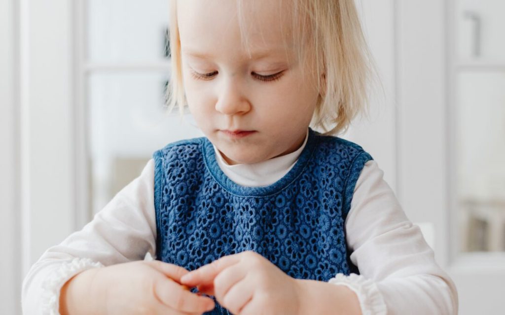 اكبر مركز متخصص في تنمية التازر البصري الحركي للطفل مركز مراحل العلاج في جدة